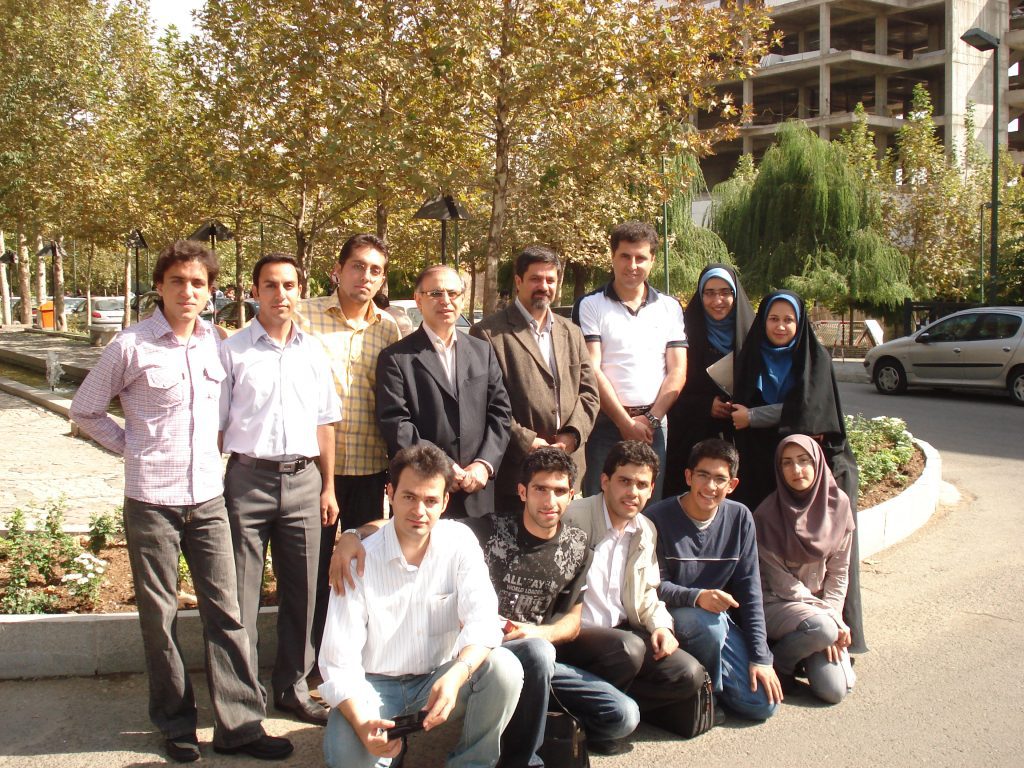اعضای تیم خودرو خورشیدی غزال ایرانی 2